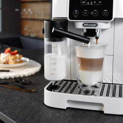 Kávovar  DeLonghi Magnifica Start ECAM 220.61.W
